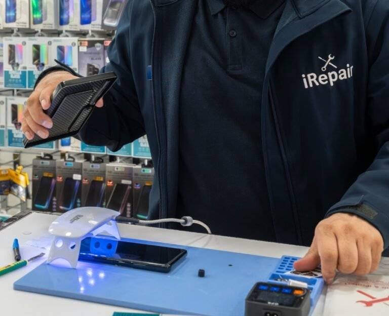 Home 4 Image of iRepair's Techniciian who is repairing a phone