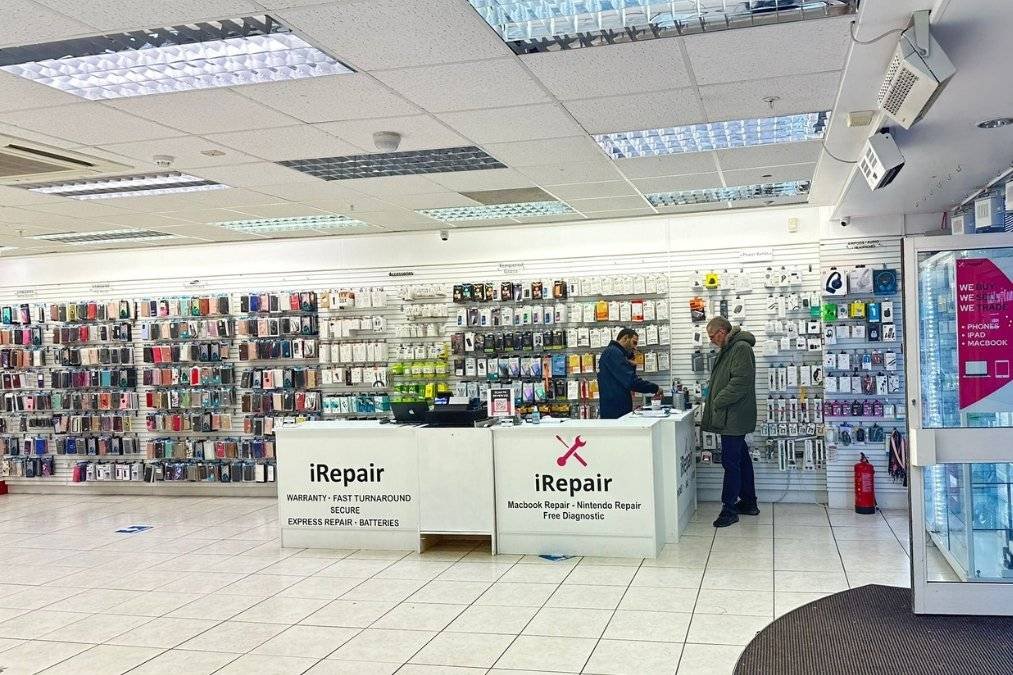 Home 24 Inside pic of iRepair Mobile basingstoke's outlet